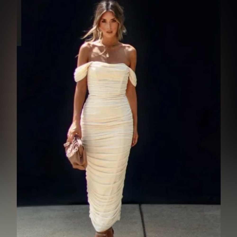 VICE Off Shoulder Ruched Midi Dress - Nude/cream